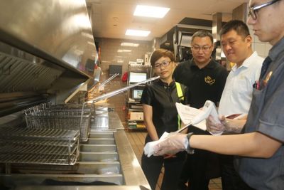 【新聞在線】內(nèi)蒙古潤隆餐飲管理有限公司進行QSC巡檢